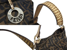 画像をギャラリービューアに読み込む, 極美品 FENDI フェンディ ズッカ シェフバッグ ミニホーボーバッグ チャーム イタリア製 ブラウン ベージュ ゴールド金具 中古 4b010825