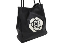 画像をギャラリービューアに読み込む, CHANEL シャネル カメリア ロゴデザイン ワンショルダーバッグ 4番台 ブラック レザー ゴールド金具 美品 中古 4b010842