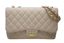 Load image into Gallery viewer, 極美品 CHANEL シャネル マトラッセ30 Wチェーンショルダーバッグ 12番台 Wフラップ ココマーク キャビアスキン ベージュ ゴールド金具 中古 4b010852