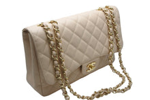 Load image into Gallery viewer, 極美品 CHANEL シャネル マトラッセ30 Wチェーンショルダーバッグ 12番台 Wフラップ ココマーク キャビアスキン ベージュ ゴールド金具 中古 4b010852