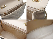 Load image into Gallery viewer, 極美品 CHANEL シャネル マトラッセ30 Wチェーンショルダーバッグ 12番台 Wフラップ ココマーク キャビアスキン ベージュ ゴールド金具 中古 4b010852