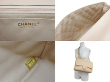 Load image into Gallery viewer, 極美品 CHANEL シャネル マトラッセ30 Wチェーンショルダーバッグ 12番台 Wフラップ ココマーク キャビアスキン ベージュ ゴールド金具 中古 4b010852