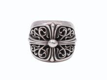 Load image into Gallery viewer, 極美品 CHROME HEARTS クロムハーツ CLASSIC OVAL クラシック オーバルクロス リング 重量約46.9g サイズ18号 シルバー925 中古 4b010872