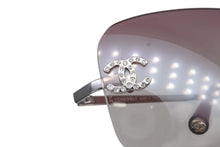 Load image into Gallery viewer, CHANEL シャネル リムレス サングラス アイウェア 4017-D c.124/58 サイズ62◻︎17 120 ココマーク ラインストーン 美品 中古 4b010887