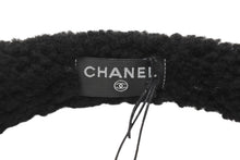 Load image into Gallery viewer, 新品未使用 CHANEL シャネル 2025AWP イヤーマフ デカココ 2025新作 シアリング ラムスキン ブラック エクリュ ONE SIZE 中古 4b010892