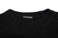 Load image into Gallery viewer, ISSEY MIYAKE イッセイミヤケ プリーツ加工 ニット ME23KN023 ブラック ウール ナイロン サイズ3 美品 中古 4b010916