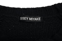 Load image into Gallery viewer, ISSEY MIYAKE イッセイミヤケ プリーツ加工 ニット ME23KN023 ブラック ウール ナイロン サイズ3 美品 中古 4b010916