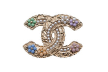 Load image into Gallery viewer, 新品未使用 CHANEL シャネル ココマーク ブローチ 重量約20.6g A21P刻印 フェイクパール フラワーモチーフ GP メタル ゴールド 中古 4b010925