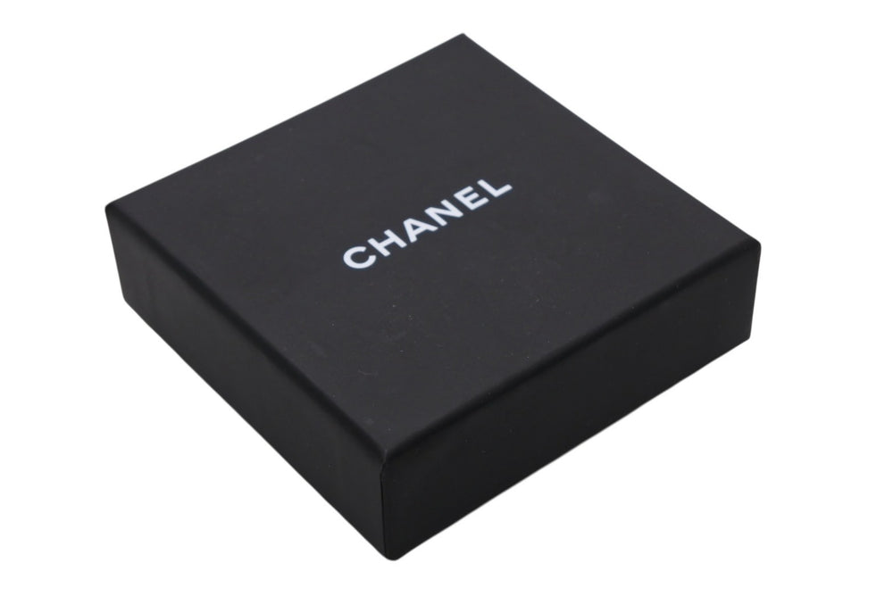 New and unused CHANEL Coco Mark Brooch Weight approx. 20.6g A21P engraved Fake Pearl Flower Motif GP Metal Gold Used 4b010925