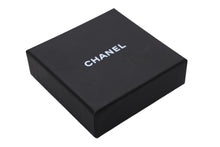 Load image into Gallery viewer, 新品未使用 CHANEL シャネル ココマーク ブローチ 重量約20.6g A21P刻印 フェイクパール フラワーモチーフ GP メタル ゴールド 中古 4b010925