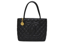 Load image into Gallery viewer, 極美品 CHANEL シャネル 復刻トート トートバッグ 7番台 ココマーク キャビアスキン ブラック ゴールド金具 中古 4b010967