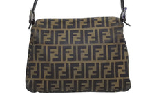 画像をギャラリービューアに読み込む, FENDI フェンディ マンマバケット ワンショルダーバッグ ズッカ柄 ブラウン キャンバス レザー シルバー金具 美品 中古 4b010978