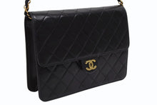 Load image into Gallery viewer, 極美品 CHANEL シャネル Sフラップ Sチェーンショルダーバッグ 4番台 ココマーク ラムスキン ブラック ゴールド金具 中古 4b010991