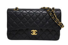 Load image into Gallery viewer, CHANEL シャネル マトラッセ25 Wフラップ Wチェーンショルダーバッグ 6番台 ココマーク ラムスキン ブラック ゴールド金具 美品 中古 4b011007
