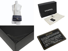 Load image into Gallery viewer, CHANEL シャネル マトラッセ25 Wフラップ Wチェーンショルダーバッグ 2番台 ココマーク ラムスキン ネイビー ゴールド金具 美品 中古 4b011008