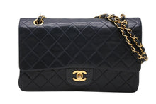 Load image into Gallery viewer, CHANEL シャネル マトラッセ25 Wフラップ Wチェーンショルダーバッグ 2番台 ココマーク ラムスキン ネイビー ゴールド金具 美品 中古 4b011008