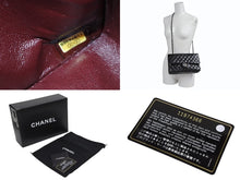 Load image into Gallery viewer, CHANEL シャネル マトラッセ25 Wフラップ Wチェーンショルダーバッグ A01112 11番台 ココマーク ラムスキン シルバー金具 美品 中古 4b011009