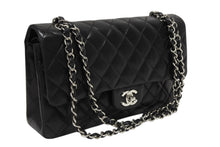 Load image into Gallery viewer, CHANEL シャネル マトラッセ25 Wフラップ Wチェーンショルダーバッグ A01112 11番台 ココマーク ラムスキン シルバー金具 美品 中古 4b011009