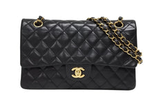 Load image into Gallery viewer, CHANEL シャネル マトラッセ25 Wフラップ Wチェーンショルダーバッグ 15番台 ココマーク ラムスキン ブラック ゴールド金具 美品 中古 4b011010