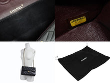 Load image into Gallery viewer, CHANEL シャネル マトラッセ25 Wフラップ Wチェーンショルダーバッグ 15番台 ココマーク ラムスキン ブラック ゴールド金具 美品 中古 4b011010