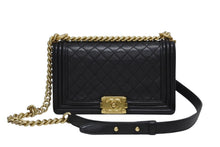 Load image into Gallery viewer, 極美品 CHANEL シャネル ボーイシャネル チェーン ショルダーバッグ 23番台 カーフスキン ココマーク ブラック ゴールド金具 中古 4b011017