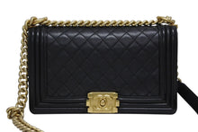 Load image into Gallery viewer, 極美品 CHANEL シャネル ボーイシャネル チェーン ショルダーバッグ 23番台 カーフスキン ココマーク ブラック ゴールド金具 中古 4b011017
