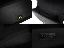 Load image into Gallery viewer, 極美品 CHANEL シャネル ボーイシャネル チェーン ショルダーバッグ 23番台 カーフスキン ココマーク ブラック ゴールド金具 中古 4b011017