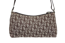 Load image into Gallery viewer, Christian Dior クリスチャンディオール サドルポーチ アクセサリーポーチ トロッター柄 ブラウン シルバー金具 美品 中古 4b011023