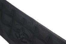 Load image into Gallery viewer, 極美品 CHANEL シャネル ニュートラベルライン ジャガード マルチポーチ 4番台 ブラック ナイロン ブラック金具 中古 4b011037