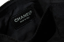 Load image into Gallery viewer, 極美品 CHANEL シャネル ニュートラベルライン ジャガード マルチポーチ 4番台 ブラック ナイロン ブラック金具 中古 4b011037