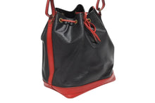 Load image into Gallery viewer, LOUIS VUITTON ルイヴィトン ショルダーバッグ エピ ノエ M44017 エピレザー バイカラー カスティリアンレッド ノワール 良品 中古 4b011047