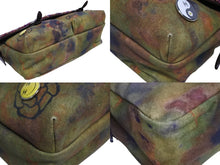 Load image into Gallery viewer, 極美品 CHANEL シャネル エンブロイダリー メッセンジャーバッグ 20番台 A92790 グラフィティ カーキ ココマーク 中古 4b011076