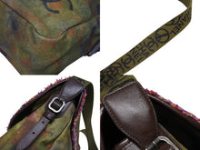 Load image into Gallery viewer, 極美品 CHANEL シャネル エンブロイダリー メッセンジャーバッグ 20番台 A92790 グラフィティ カーキ ココマーク 中古 4b011076
