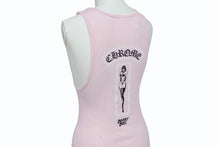 Load image into Gallery viewer, 新品未使用 CHROME HEARTS クロムハーツ タンクトップ ノースリーブ サイズM DEADLY DOLL 希少 ピンク ブラック ホワイト 中古 4b011090
