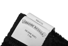 Load image into Gallery viewer, 新品未使用 CHROME HEARTS クロムハーツ クロスパッチ リストバンド 二点セット ブレスレット パイル地 ブラック ホワイト 中古 4b011092