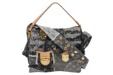Load image into Gallery viewer, 極美品 LOUIS VUITTON ルイヴィトン モノグラムデニム パッチワーク ポスティ メッセンジャーバッグ M95375 グレー 中古 4b011123