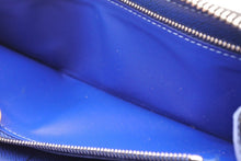Load image into Gallery viewer, LOUIS VUITTON ルイヴィトン タイガラマ モノグラム ジッピーウォレット ヴェルティカル ターコイズブルー レザー M30447 美品 中古 4b011135