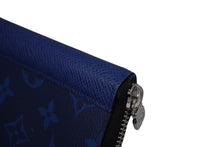 Load image into Gallery viewer, LOUIS VUITTON ルイヴィトン タイガラマ モノグラム ジッピーウォレット ヴェルティカル ターコイズブルー レザー M30447 美品 中古 4b011135