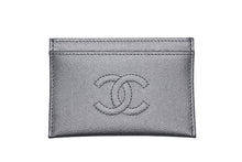 Load image into Gallery viewer, 新品未使用 CHANEL シャネル タイムレスCC 2025/2026 ルーズコレクション カードケース ランダム番台 キャビアスキン シルバー 中古 4b011167