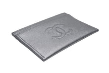 Load image into Gallery viewer, 新品未使用 CHANEL シャネル タイムレスCC 2025/2026 ルーズコレクション カードケース ランダム番台 キャビアスキン シルバー 中古 4b011167