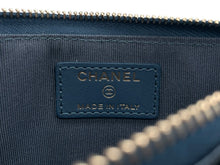 Load image into Gallery viewer, 極美品 CHANEL シャネル マトラッセ コインケース ポーチ ココマーク 25番台 キャビアスキン ブルー ゴールド金具 中古 4b011175