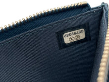 Load image into Gallery viewer, 極美品 CHANEL シャネル マトラッセ コインケース ポーチ ココマーク 25番台 キャビアスキン ブルー ゴールド金具 中古 4b011175