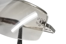 Load image into Gallery viewer, CHANEL シャネル リムレス サングラス サイズ56◻︎16 130 ココマーク メタル プラスチック グレー シルバー 美品 中古 4b011210