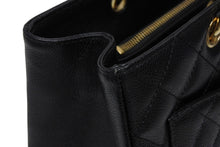 Load image into Gallery viewer, CHANEL シャネル チェーントートバッグ GST ブラック キャビアスキン A50995 ココマーク ブラック ゴールド金具 美品 中古 4b011231