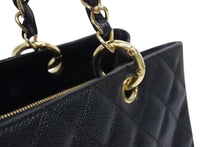 Load image into Gallery viewer, CHANEL シャネル チェーントートバッグ GST ブラック キャビアスキン A50995 ココマーク ブラック ゴールド金具 美品 中古 4b011231