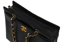 Load image into Gallery viewer, CHANEL シャネル チェーン トートバッグ ブラック キャビアスキン 5番台 ココマーク ロゴ ゴールド金具 美品 中古 4b011232