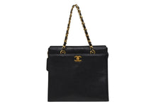 Load image into Gallery viewer, CHANEL シャネル チェーン トートバッグ ブラック キャビアスキン 5番台 ココマーク ロゴ ゴールド金具 美品 中古 4b011232