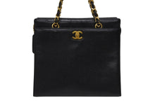 Load image into Gallery viewer, CHANEL シャネル チェーン トートバッグ ブラック キャビアスキン 5番台 ココマーク ロゴ ゴールド金具 美品 中古 4b011232