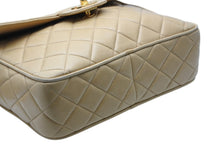 Load image into Gallery viewer, CHANEL シャネル マトラッセ 23 フリンジ チェーンショルダーバッグ イエロー ベージュ ラムスキン ゴールド金具 美品 中古 4b011240