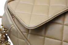 Load image into Gallery viewer, CHANEL シャネル マトラッセ 23 フリンジ チェーンショルダーバッグ イエロー ベージュ ラムスキン ゴールド金具 美品 中古 4b011240